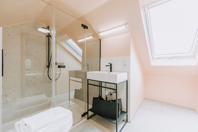 Bathroom 3, Velotique Hotel Angelika - Self-Check-in, Bregenz