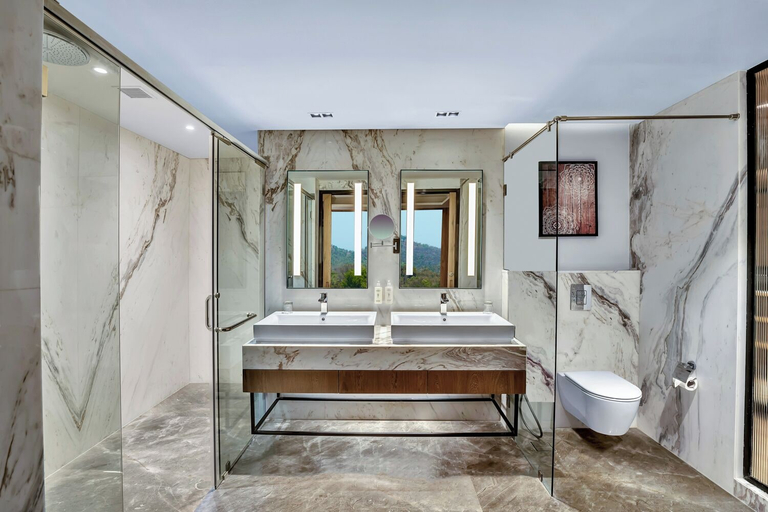 Bathroom 5, Hilton Garden Inn Jabalpur, Jabalpur