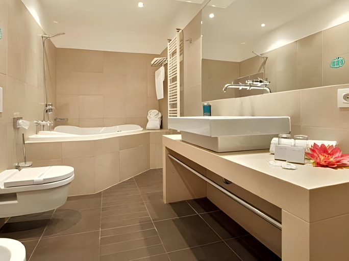 Bathroom 4, EA Hotel Manes, Praha 1