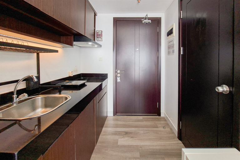 Private kitchen 4, Comfy Rustic Studio Apartment At Casa De Parco, Tangerang