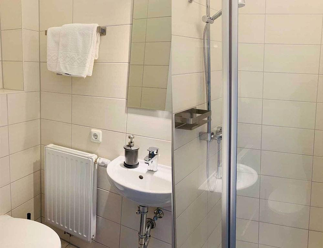 Bathroom 5, Fahrhaus Kirschenland, Stade