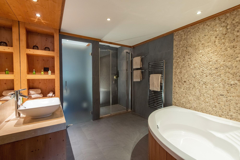 Bathroom 5, Chalet RoyAlp Hotel and Spa, Aigle