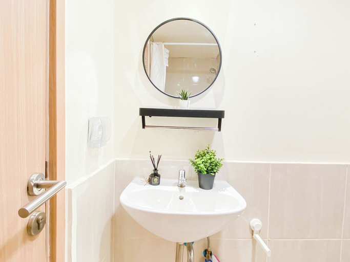Bathroom 5, Simple Look 2Br Apartment Meikarta, Cikarang