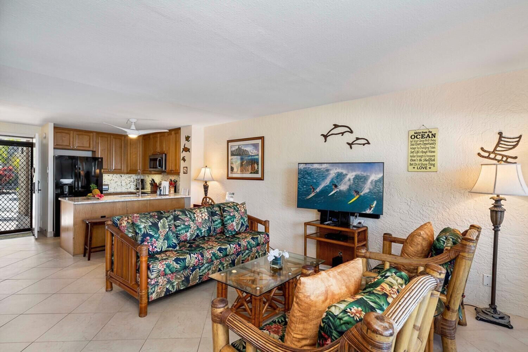 Living area 4, Ocean Front - Fantastic Ocean Views - Completely Upgraded - Vrkcv, Hawaii