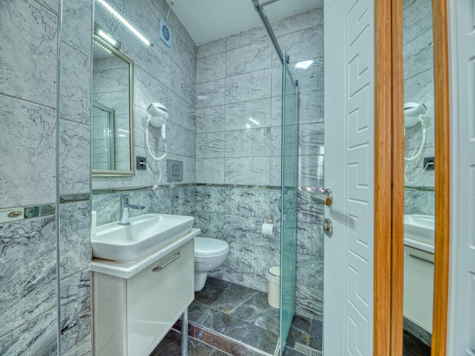 Bathroom 4, galata green apple hotel, Beyoğlu