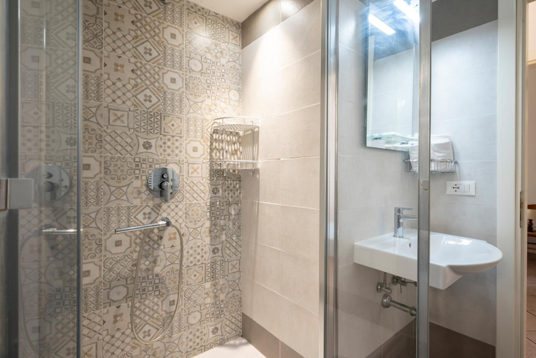 Bathroom 3, Villa Liberty with Private Beach, Livorno