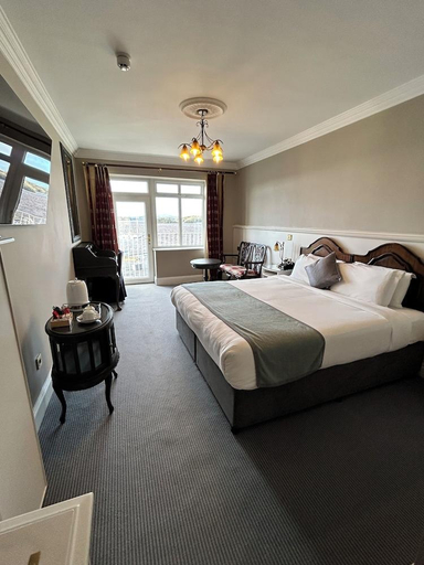 Bedroom 3, Lakeside Manor Hotel