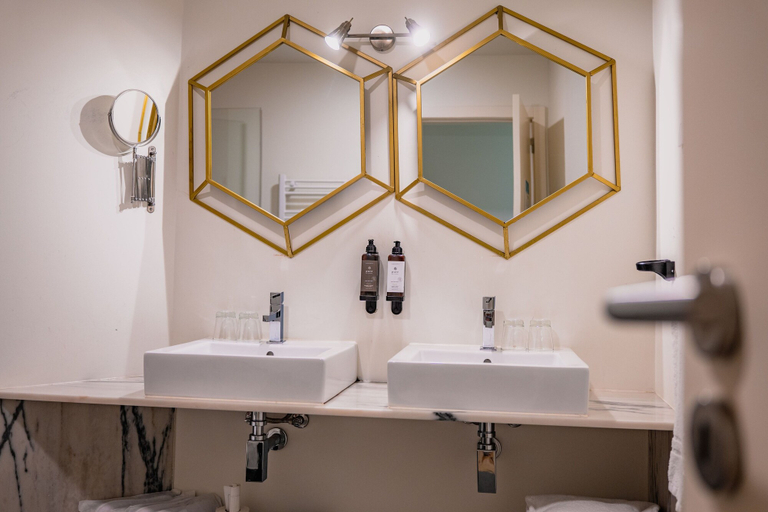 Bathroom 5, Monte Belvedere Hotel by Shiadu, Lisbon