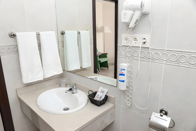 Bathroom 4, ROC LAGO ROJO - ADULTS ONLY, Málaga