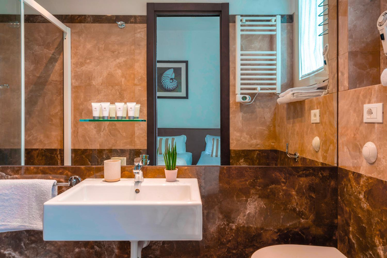 Bathroom 3, Hotel Carmen, Rimini