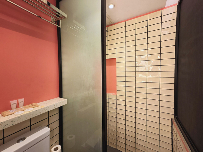 Bathroom 5, Citizen Hotel, Makati City