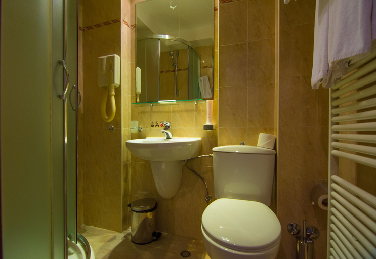 Bathroom 4, Hotel Forum, Stolichna