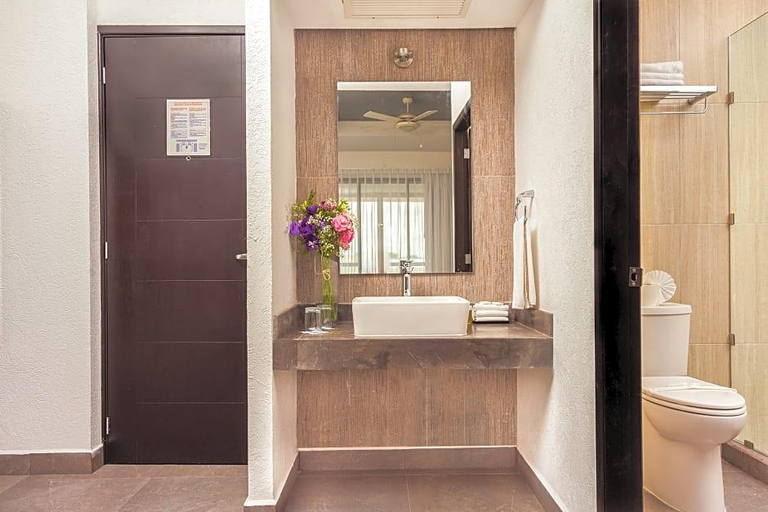 Bathroom 4, El Tukan Hotel & Beach Club, Cozumel