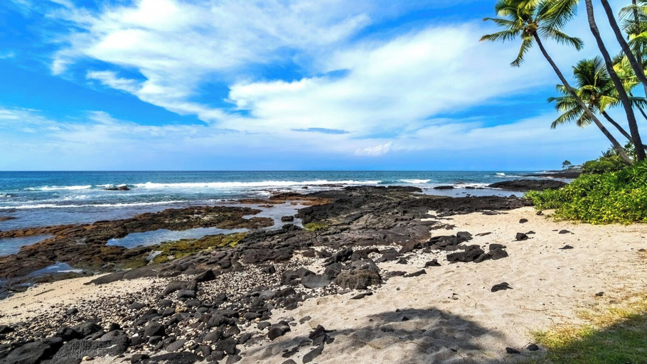 Beach 5, Ocean Front With Private Lanai - In-unit AC - Vrkcv, Hawaii