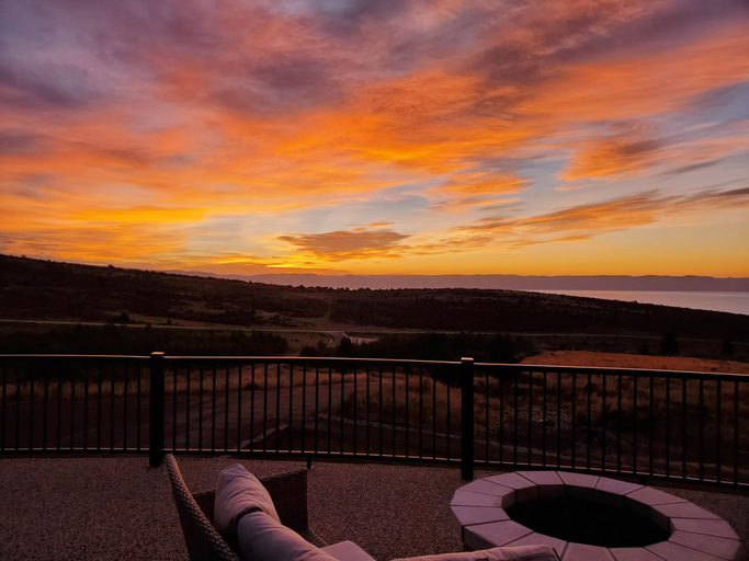 Room 3, Glenn Haven Luxury Large Group Getaway Sleeps 60, Bear Lake