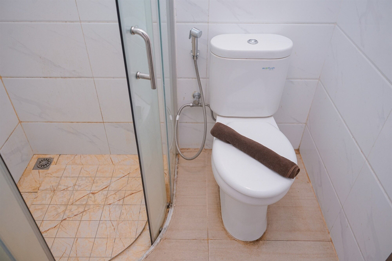 Bathroom 3, Simple Look 3Br Apartment Near Aeon Mall At Sky House Bsd, Tangerang Selatan