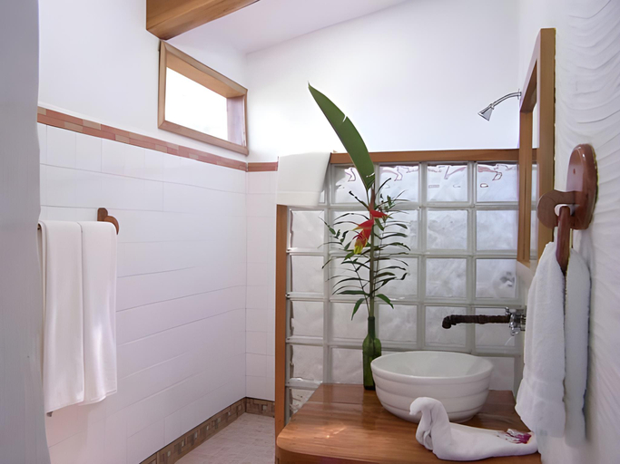 Bathroom 5, Hotel La Aldea del Halach Huinic, Palenque