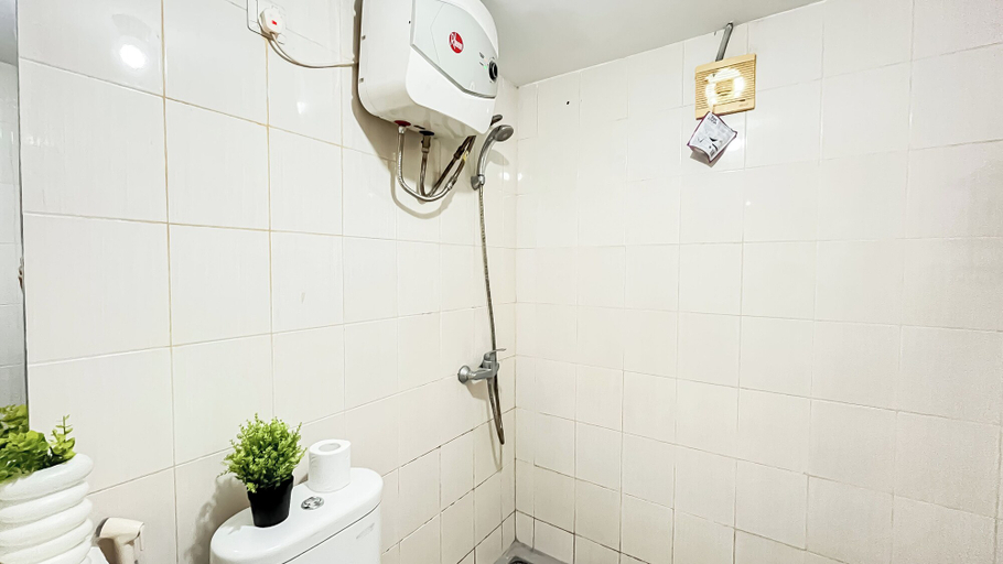Bathroom 4, Minimalist And Homey Studio Apartment Amethyst, Jakarta Pusat