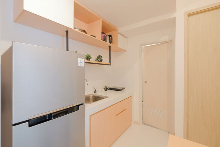 Private kitchen 3, Neat 2Br At Tokyo Riverside Pik 2 Apartment, Tangerang