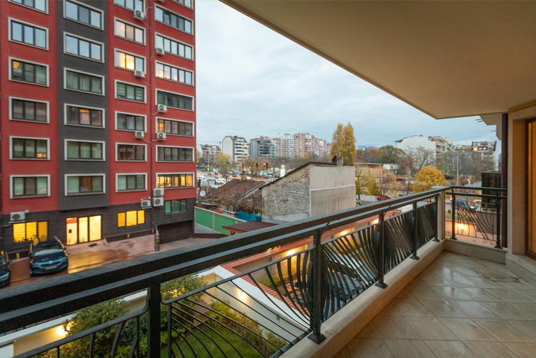 Balcony/terrace 3, Modern and Bright Apartments near Center - FREE PARKING, Stolichna
