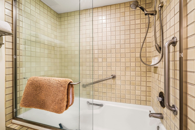 Bathroom 3, Ocean Front Villa - Central AC- Vrkcv, Hawaii