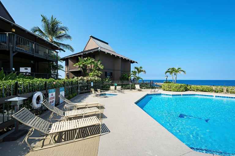 Pool 5, Beautiful Oceanfront - Air-conditioned - Sleeps 6 - Walk to Beach - Vrkcv, Hawaii