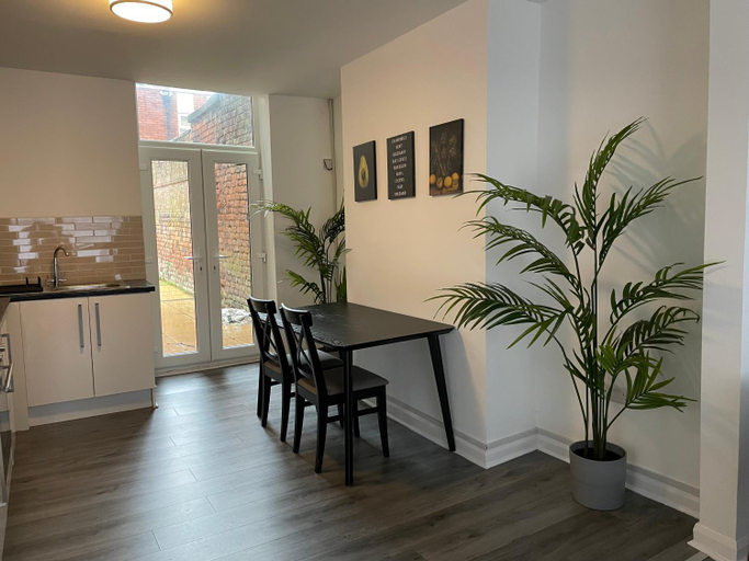 Others 5, CityStays Rooms with Free Parking, Sefton