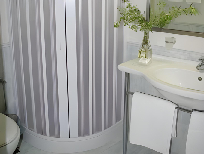 Bathroom 5, Astron Hotel, South Aegean