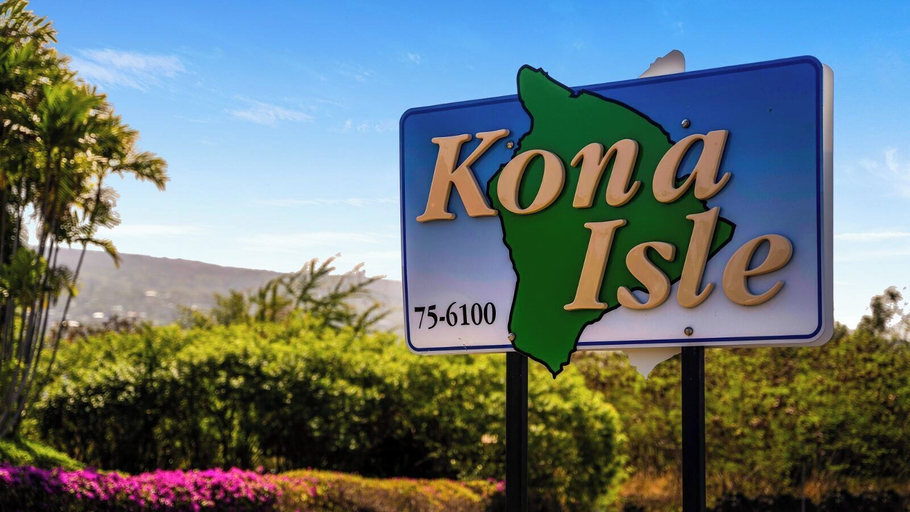 Front of property, Updated Top Floor - Ocean View - Pool! - Vrkcv, Hawaii