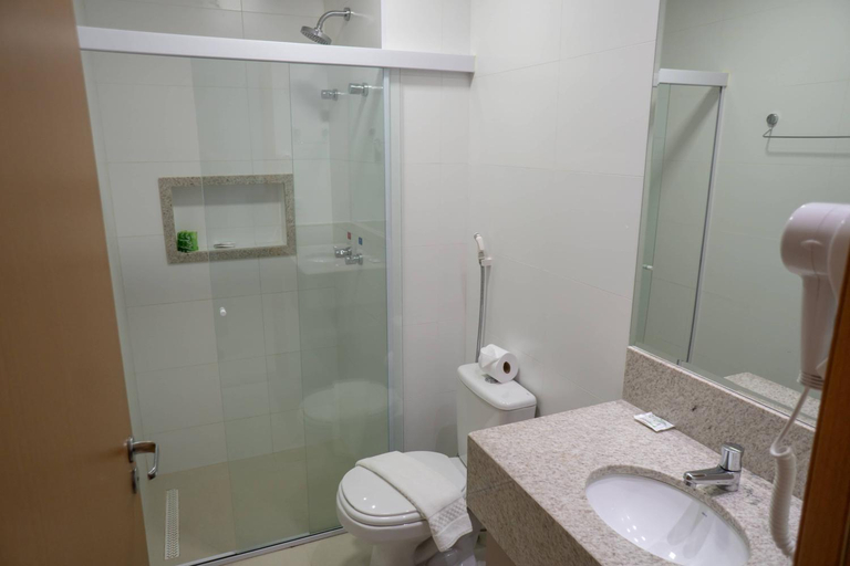 Bathroom, Lagoa EcoTowers Resort - LAGOA OFICIAL, Caldas Novas