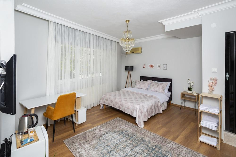Bedroom 3, 8 Rooms House, Balçova