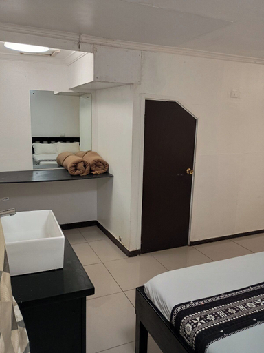 Room 5, Gray Inn, Ba