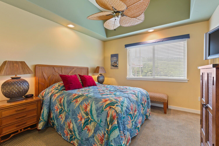 Room 5, Third Floor Penthouse - AC - Excellent Views Ocean - Walk To Beach - Vrkcv, Hawaii
