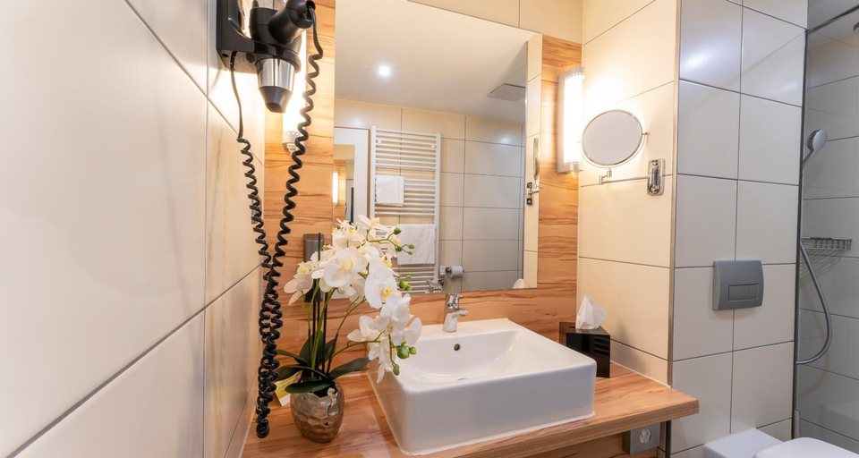 Bathroom 4, Star Inn Hotel Premium Bremen Columbus, by Quality, Bremen