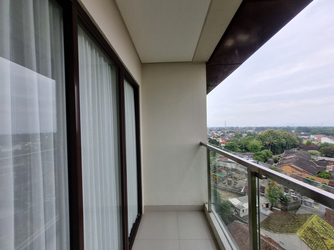 Balcony 5, Simply Look 1Br Apartment Patraland Amarta, Sleman