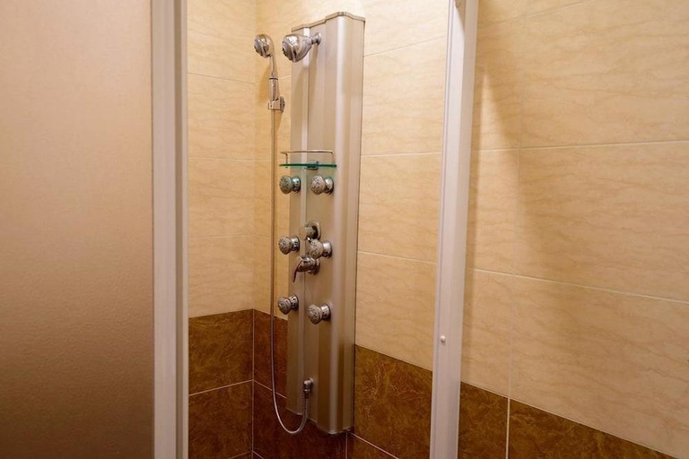 Bathroom 3, Lucky Hotel, Taoyuan