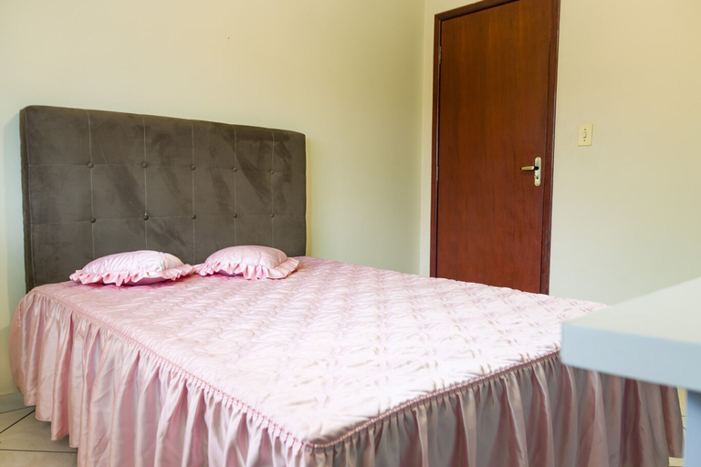 Room 2, Apto 15 min das Guas Termais em Arax MG, Araxá