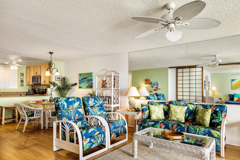 Living area 2, Direct Ocean Front - Sunsets! - Walk to Snorkel Beach - Vrkcv, Hawaii