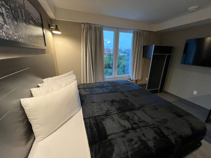 Room 2, LIV Hotel Bronx - Newly Built, New York