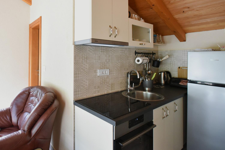 Others 4, Stone house Morinj