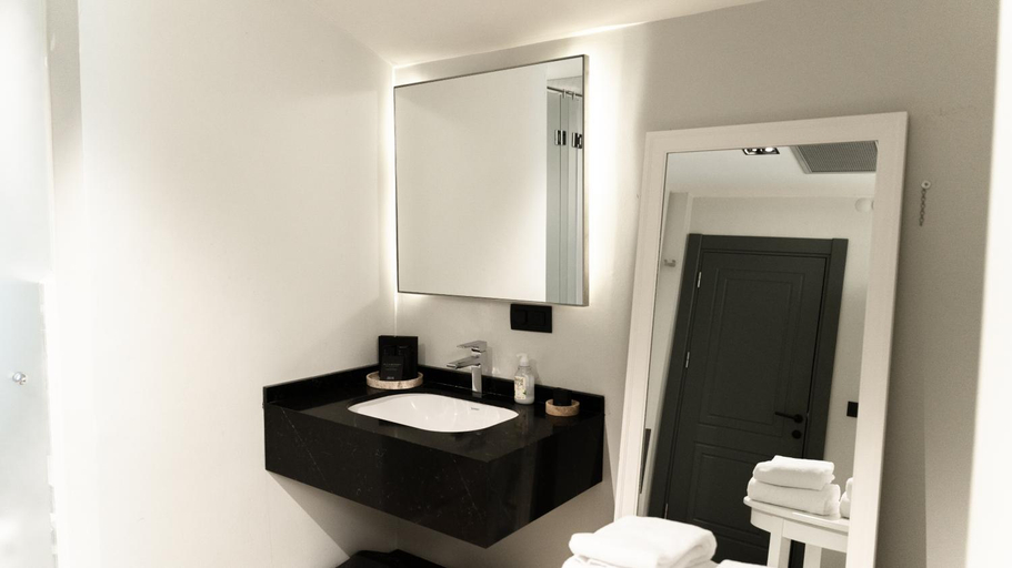 Bathroom 3, DeCamondo Residence, Beyoğlu