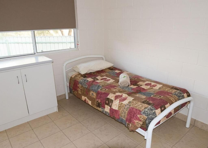 Room 3, Birdsville Tourist Park, Diamantina