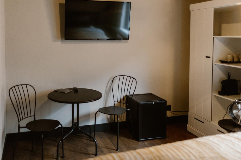 Others 4, Hotel Chapter, 's-Gravenzande