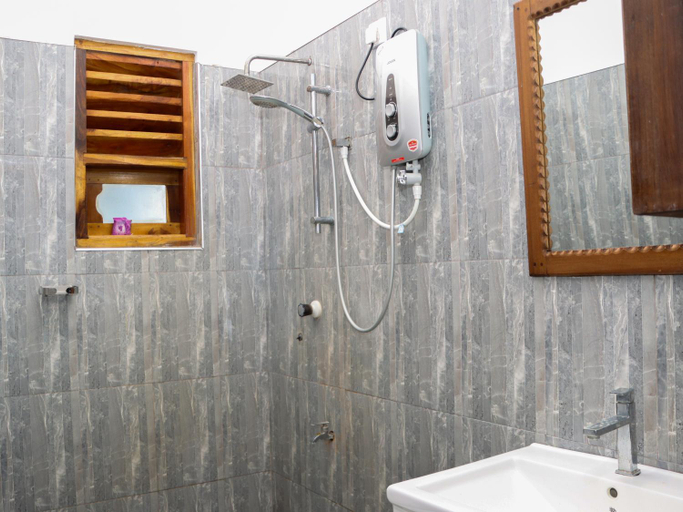 Bathroom 3, Canggu Surf Hotel - Arugam Bay, Pothuvil