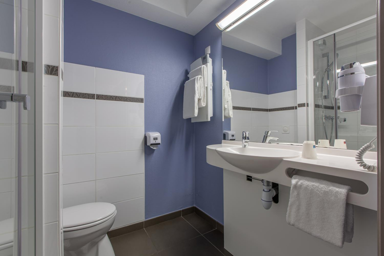 Bathroom 3, Ace Hotel Le Mans, Sarthe