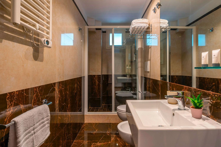 Bathroom 3, Hotel Carmen, Rimini