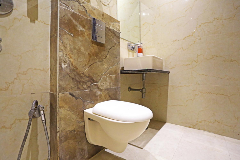 Bathroom 4, Hotel Eurostar International By Quality Inn, Delhi