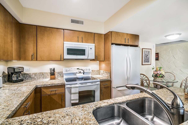 Private kitchen 2, Beautiful Ocean View - Updated - Wifi Included- Vrkcv, Hawaii