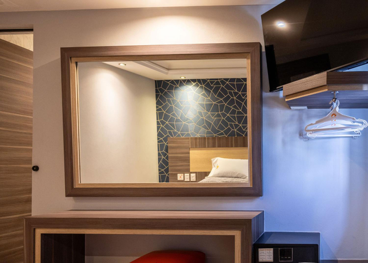 Bathroom 5, Hotel Villa del Mar, Mexico City