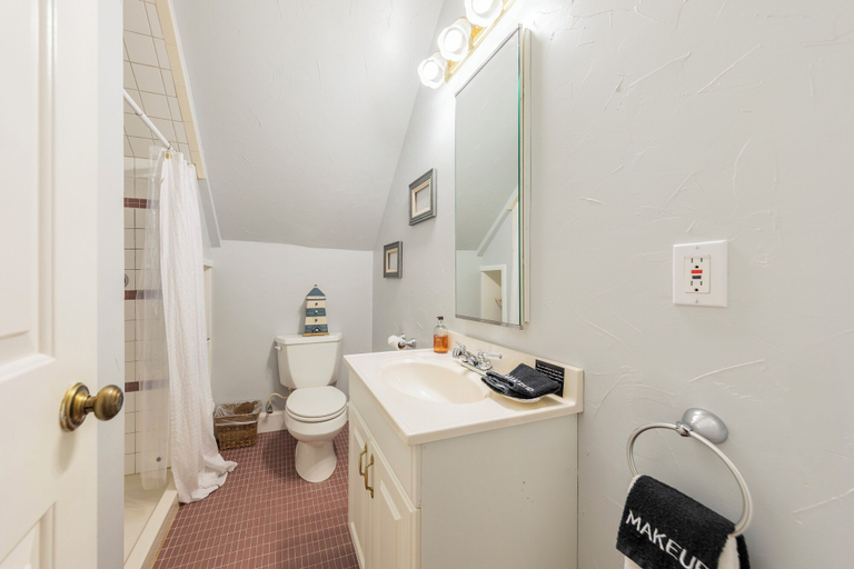 Bathroom 3, Magnolia Inn, Johnston
